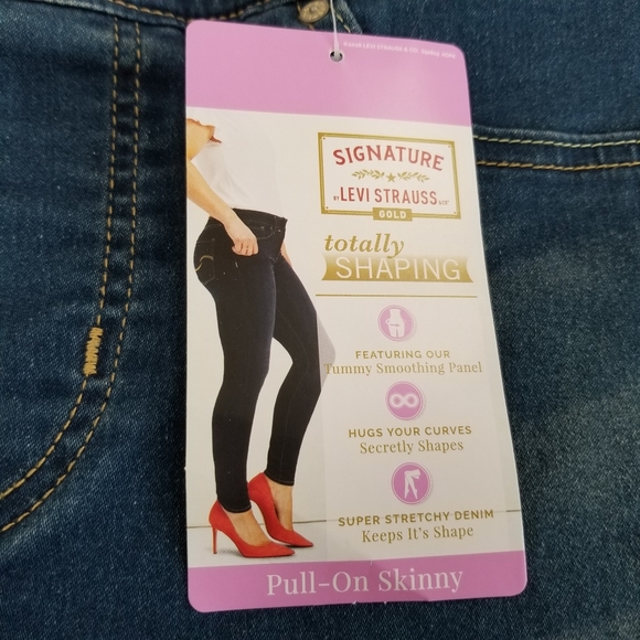 Signature Levi Strauss Totally Shaping Pull-On Skinny Jeans 16S NWT - Picture 5 of 8